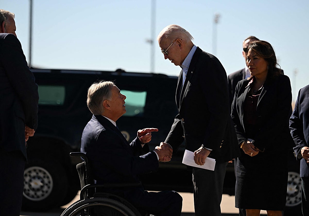 El gobernador de Texas recibe en El Paso a Joe Biden