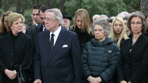 La Reina Ana María, el Rey Constantino y sus hermanas Irene y Sofía de Grecia