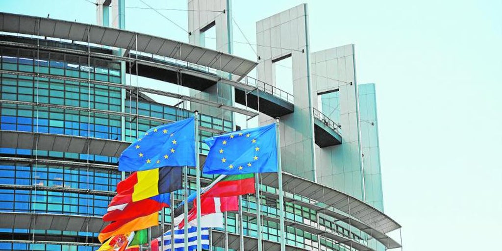 Sigue la cascada de dimisiones entre los socialistas europeos por el Qatargate Sigue la cascada de dimisiones entre los socialistas europeos por el Qatargate