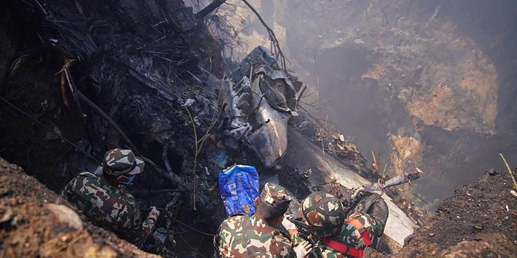 Al menos 40 muertos tras estrellarse un avión con más de 70 personas a bordo en Nepal