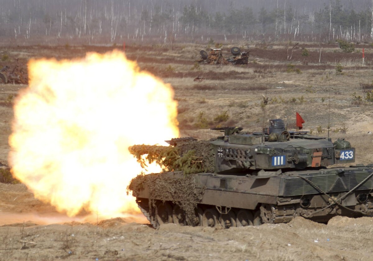 Un carro de combate Leopard 2, durante un ejercicio