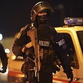 Arrestan a un hombre que tenía encerrados a seis niños en un sótano con armas