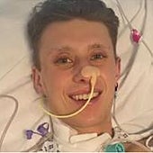 Un joven futbolista acude al hospital por una gripe y terminan amputándole las piernas