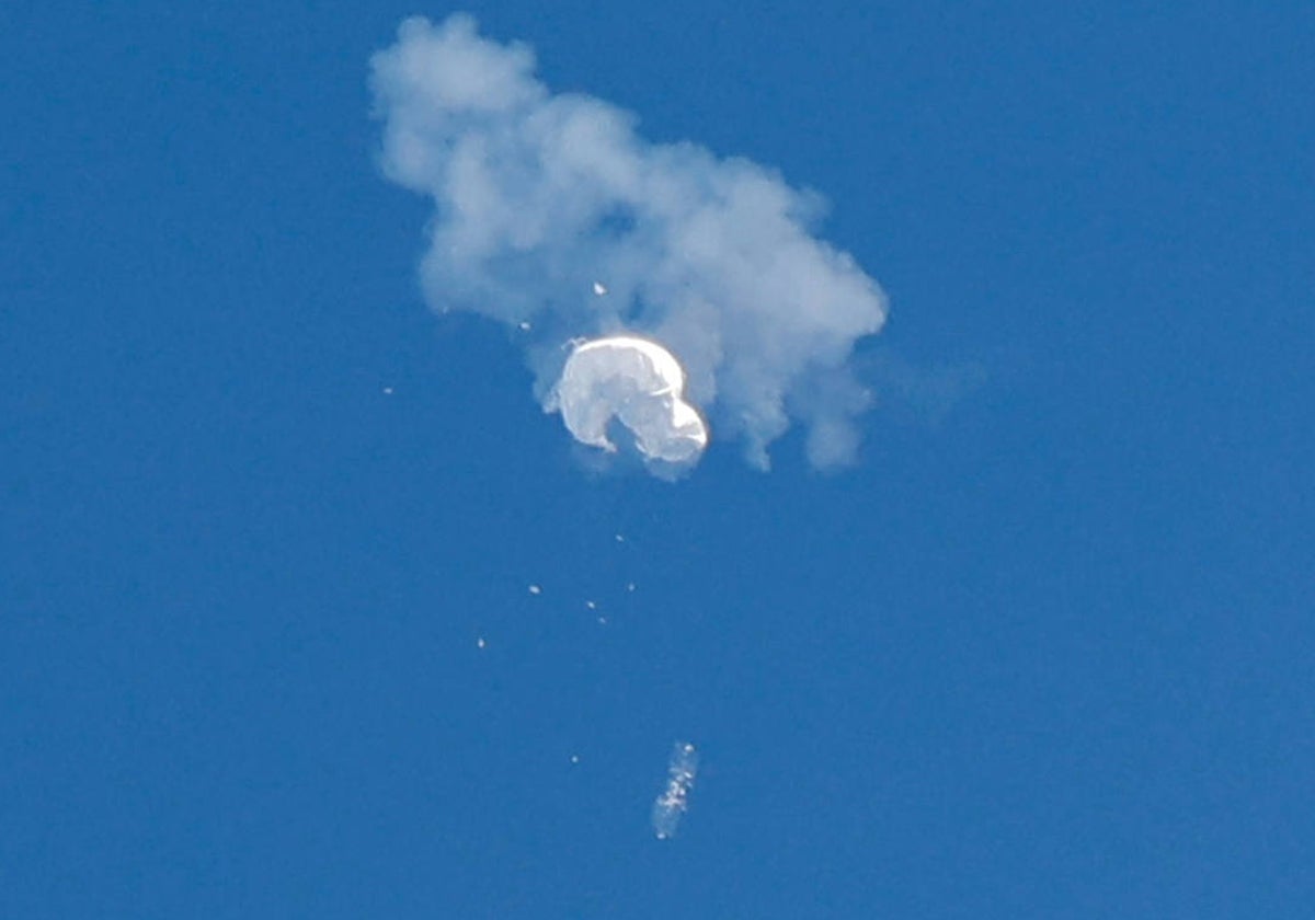 Momento en el que el globo chino que sobrevolaba EE.UU. fue derribado