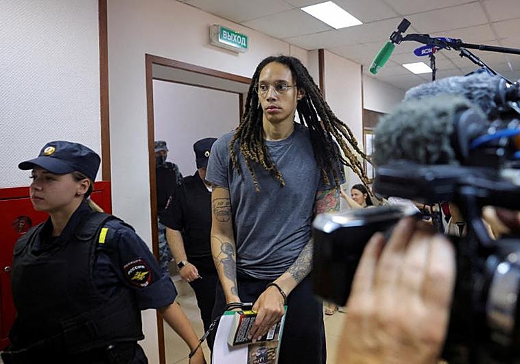 EE.UU. pide a sus ciudadanos con doble nacionalidad que dejen Rusia antes de que los envíen a Ucrania