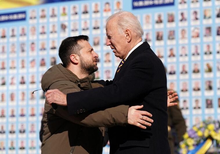 US President Joe Biden (right) greets Ukrainian President Volodymyr Zelensky (left) during his visit to Kiev
