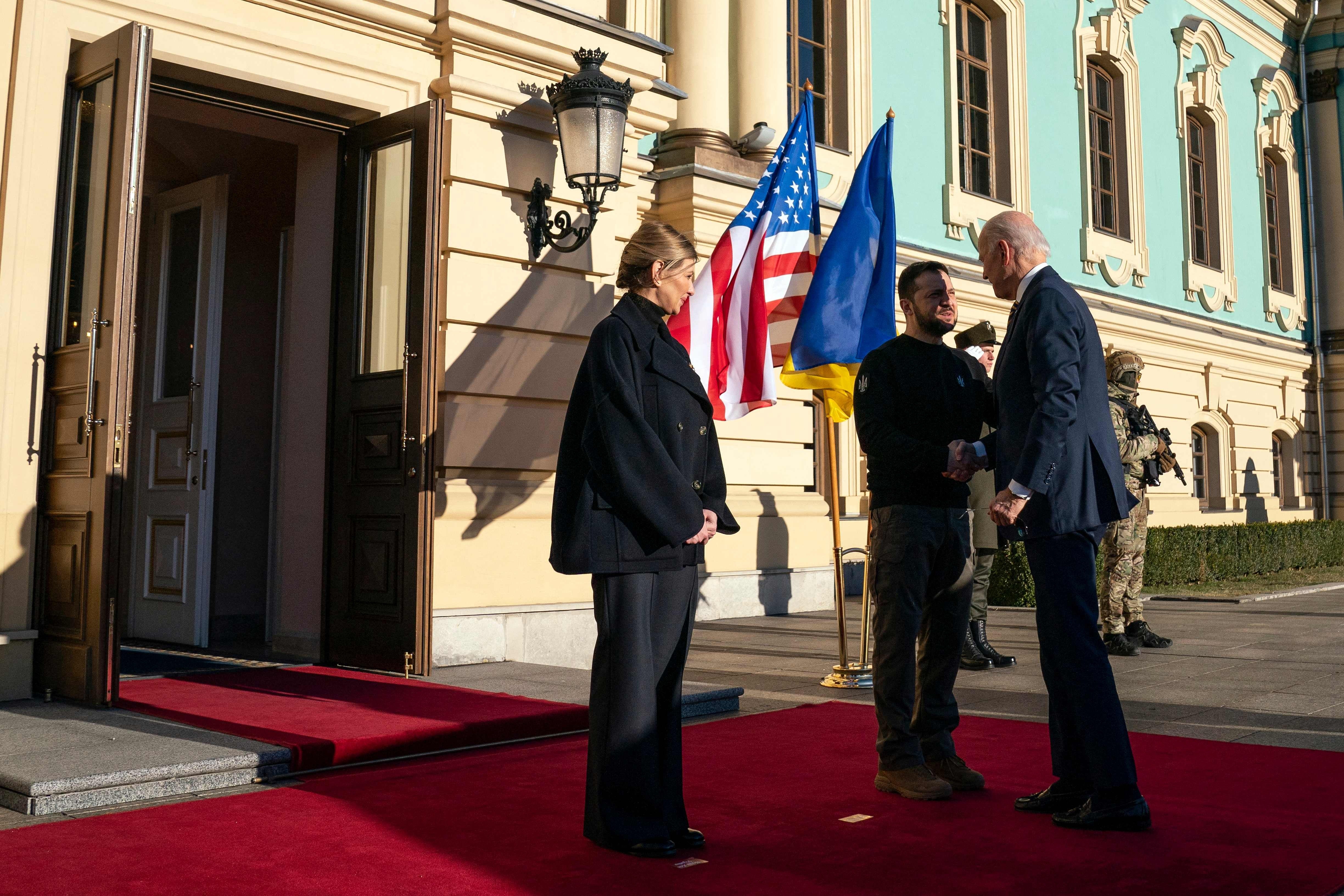 Volodimir Zelenski ha recibido al presidente de los EE. UU. Joe Biden junto a su mujer Olena Zelenska.