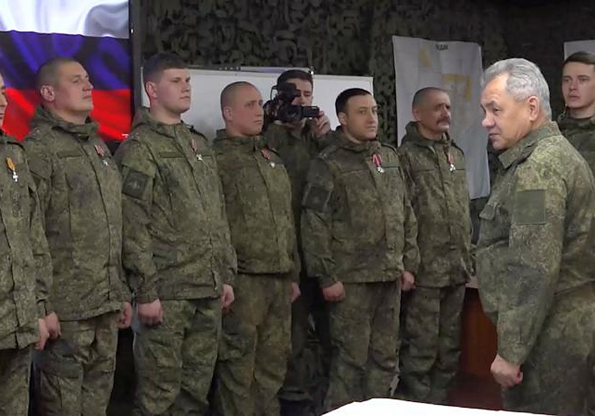 Serguei Shoigu, ministro ruso de Defensa, visita a las tropas rusas en el frente ucraniano