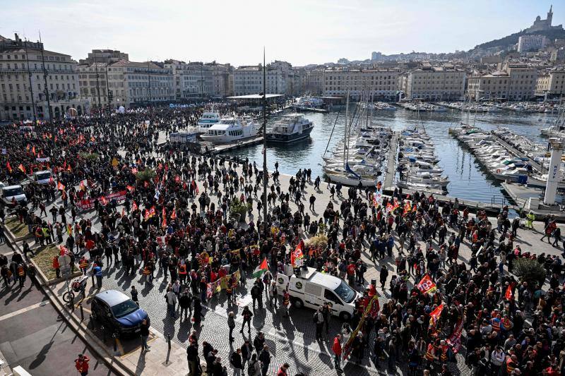 Concentración en el puerto de Marsella