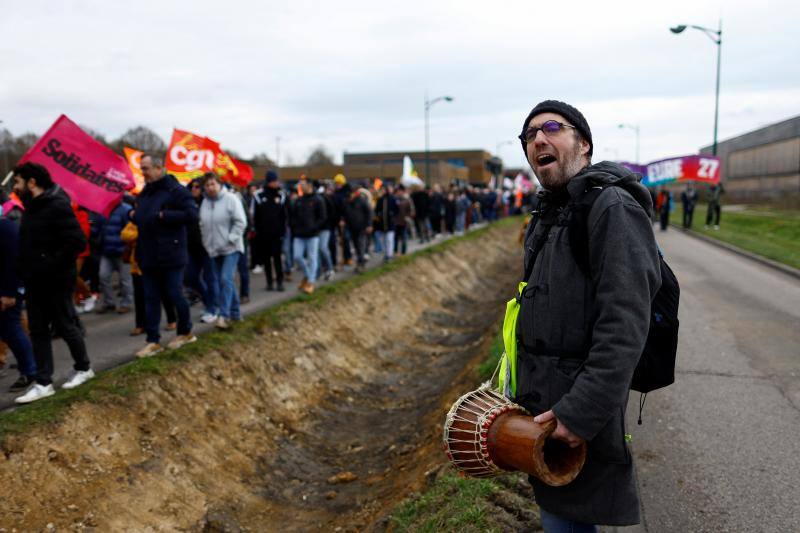 Manifestación contra el plan de reforma de pensiones del gobierno francés en Pont-Audemer