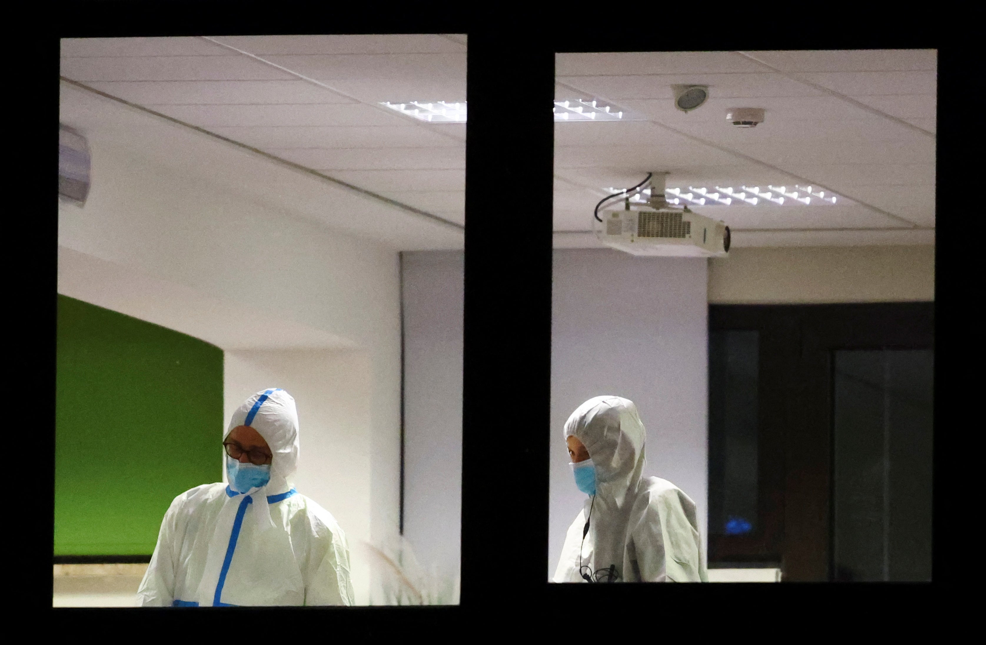 Forenses en el lugar donde ocurrió el tiroteo