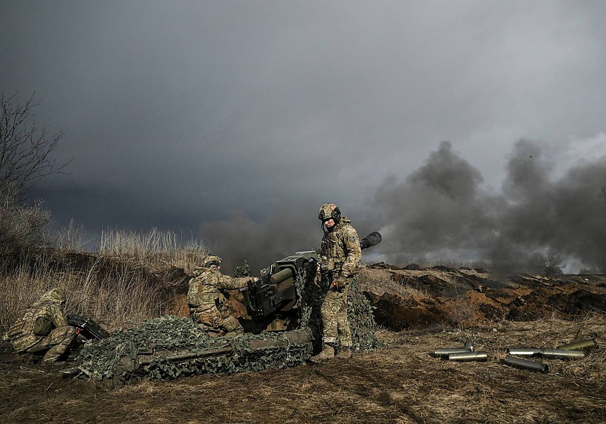 Militares ucranianos atacan posiciones rusas en el frente de Bajmut