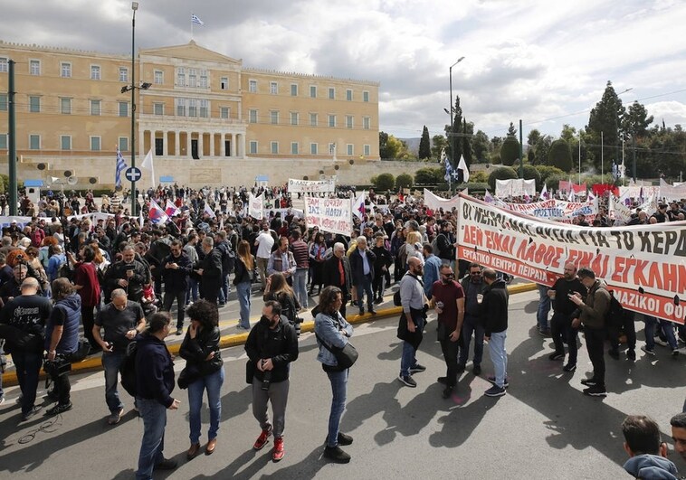 Grecia convoca para este jueves una huelga general por el accidente de los trenes
