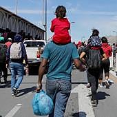 Algo pasa en la frontera: salir de EE.UU. para ir al médico gratis en México se convierte en 'turismo mortal'