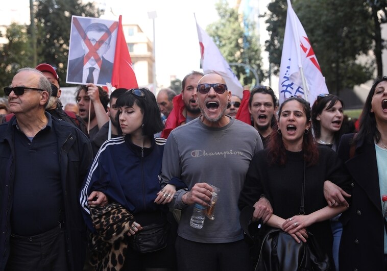 Grecia vuelve a paralizarse para protestar por la privatización de las empresas públicas