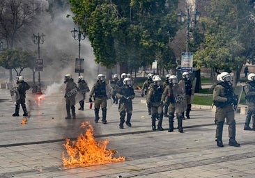 El malestar por el accidente de tren incendia las calles de Grecia