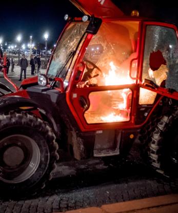 Imagen secundaria 2 - Imágenes de las protestas en París