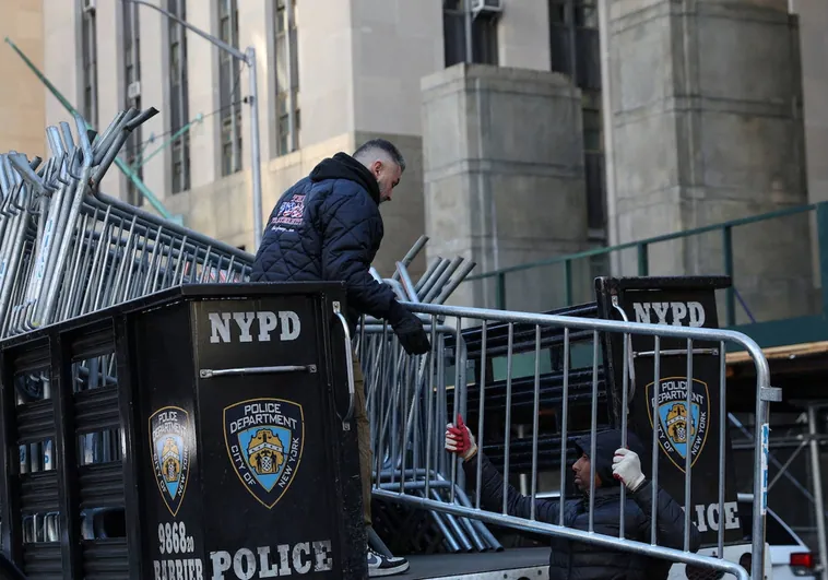 La Fiscalía de Manhattan se blinda con un fuerte dispositivo de seguridad ante las llamadas a la movilización de Trump