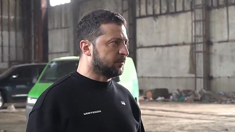 Zelenskiy entrega medallas a soldados de Bajmut