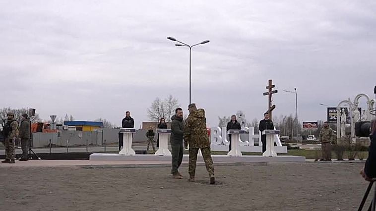 Zelenskiy visita Bucha en su primer aniversario tras la liberación de la ocupación rusa