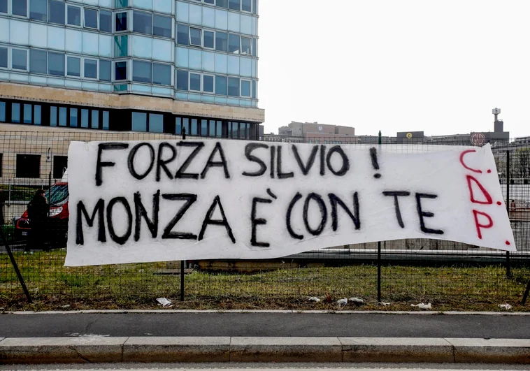 La izquierda italiana se olvida de Berlusconi, mientras crece la inquietud en su partido