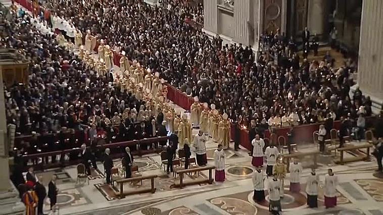 El papa Francisco reaparece para la misa de Pascua