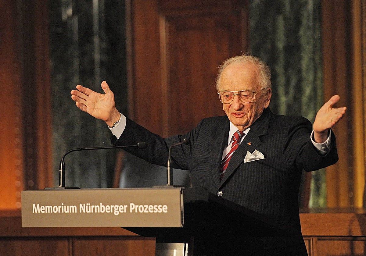 Ferencz, en un memorial de los juicios de Nuremberg