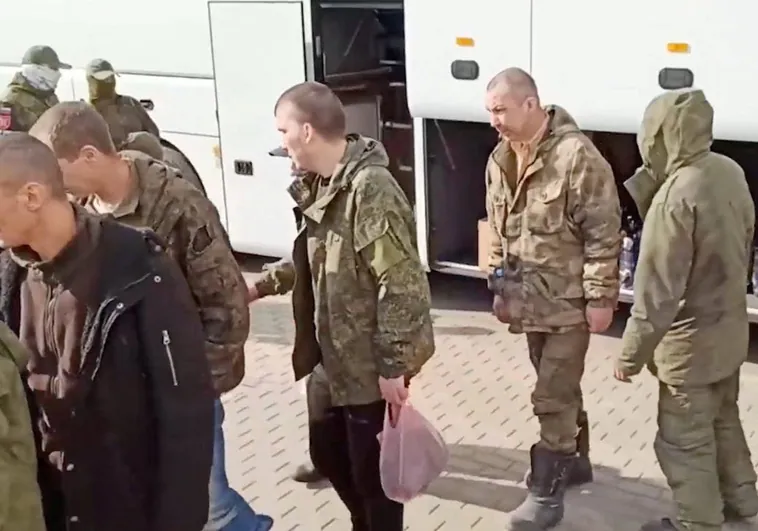 Rusia y Ucrania canjean un centenar de prisioneros por cada lado