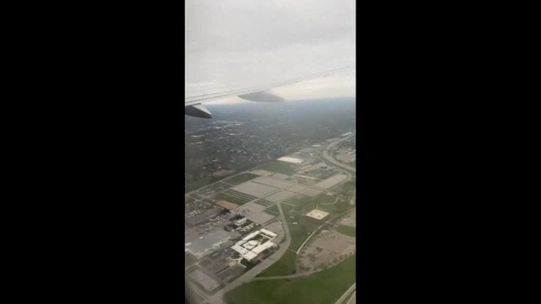 Un avión en Estados Unidos sufre el incendio de un motor en pleno vuelo por el impacto de un pájaro