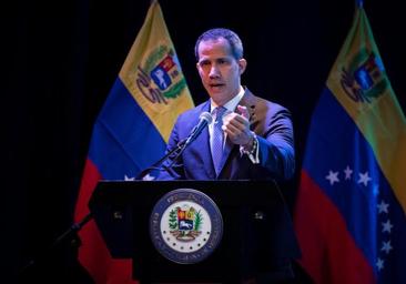 Guaidó cruza la frontera colombiana a pie para asistir a la cumbre organizada por Petro