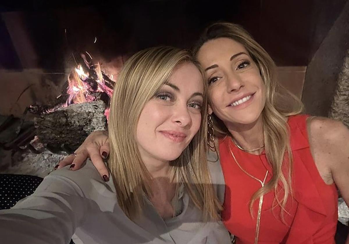 La primera ministra italiana, Giorgia Meloni, y su hermana, Arianna