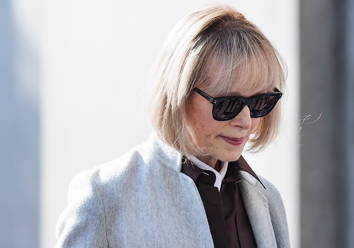 E. Jean Carroll llega al primer día de la demanda civil por agresión sexual y difamación que ha interpuesto contra el expresidente Donald Trump