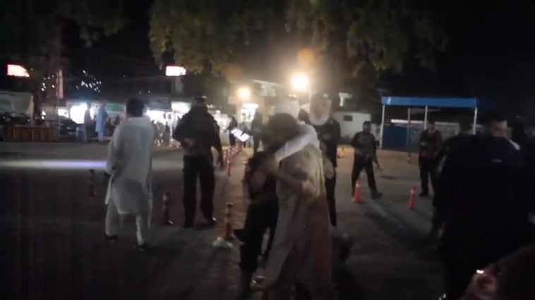 Al menos 12 muertos y decenas de heridos por una explosión en una comisaría de Policía de Pakistán