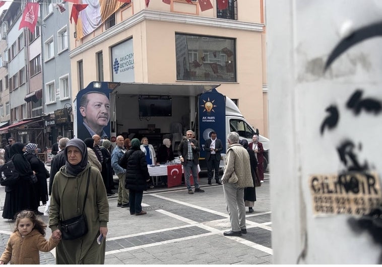 Mitin en el barrio de Estambul que vio nacer ha Erdogan