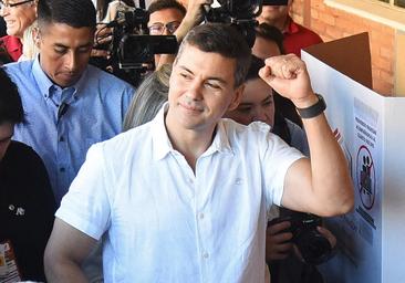 Paraguay resiste el empuje de la izquierda en Iberoamérica al ganar Santiago Peña