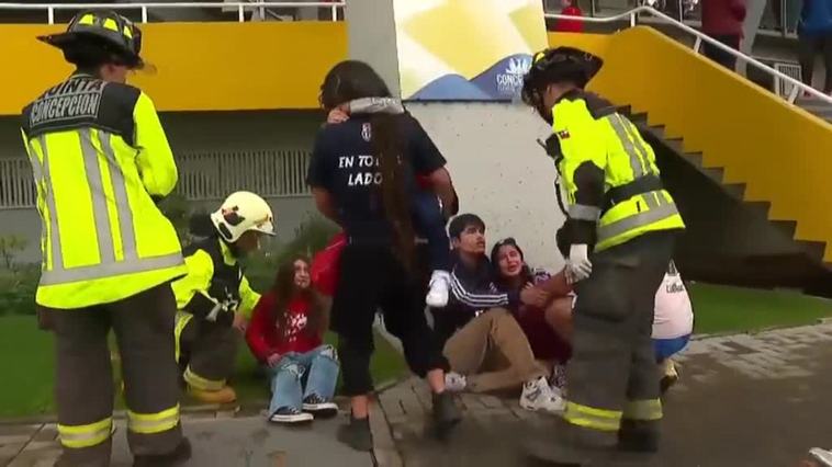 Suspenden un partido de fútbol en Chile tras salir heridas varias personas por el lanzamiento de bengalas desde la grada