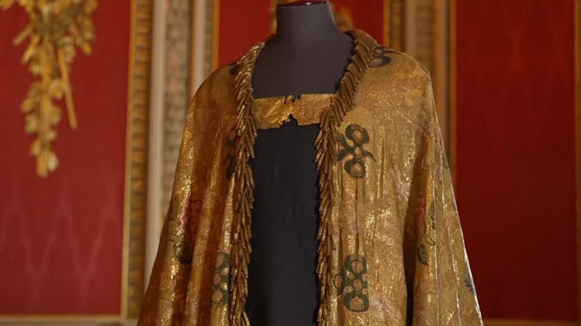 Tradición y ritos centenarios aguardan la coronación de Carlos III