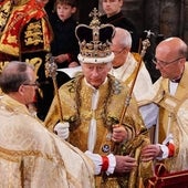 Carlos III, ungido y entronizado en la primera coronación en siete décadas en Gran Bretaña