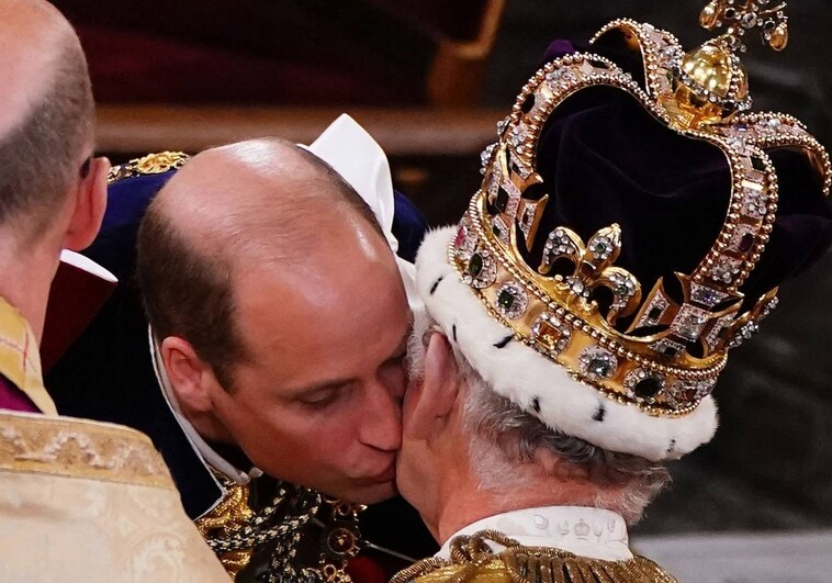 Prince William kisses King Carlos III during the coronation