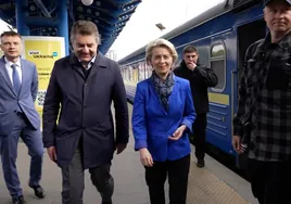 Von der Leyen llega a Kiev para reunirse con Zelenski en el día de Europa