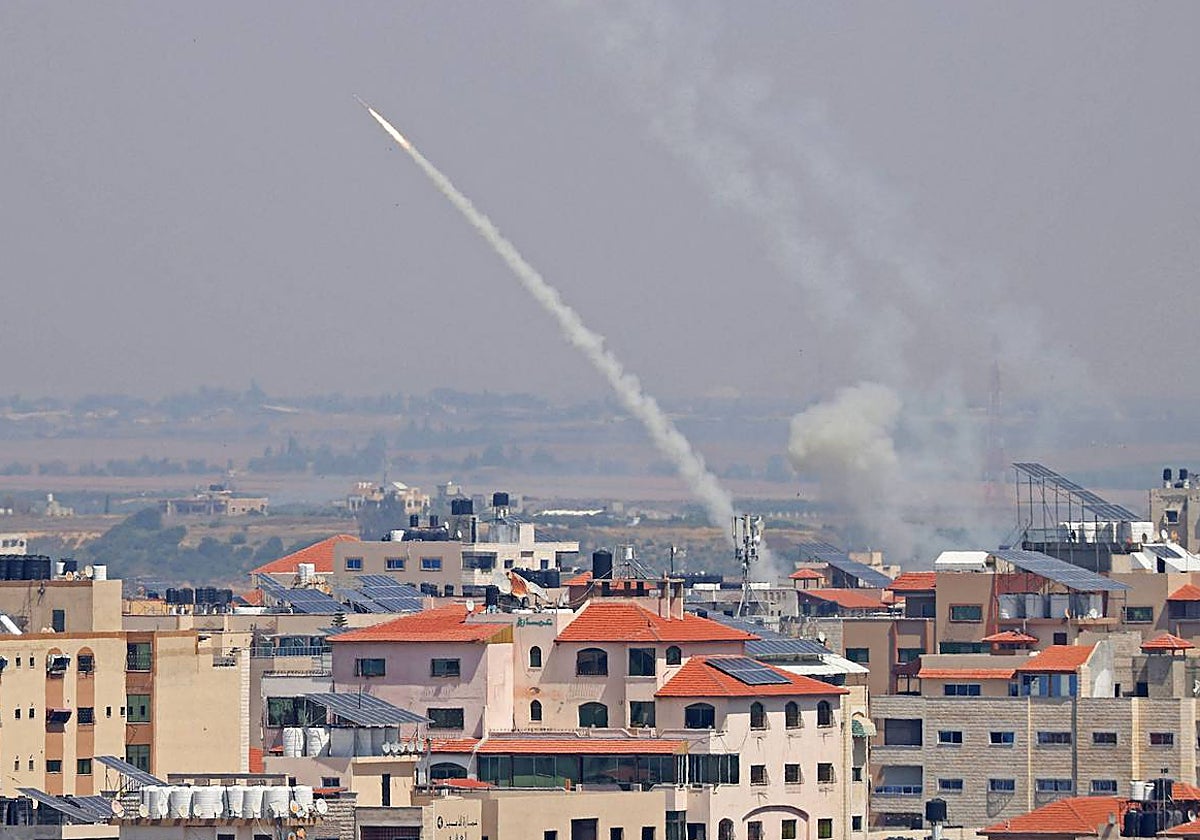 Disparan cientos de cohetes desde Gaza hacia Israel tras nuevos ataques