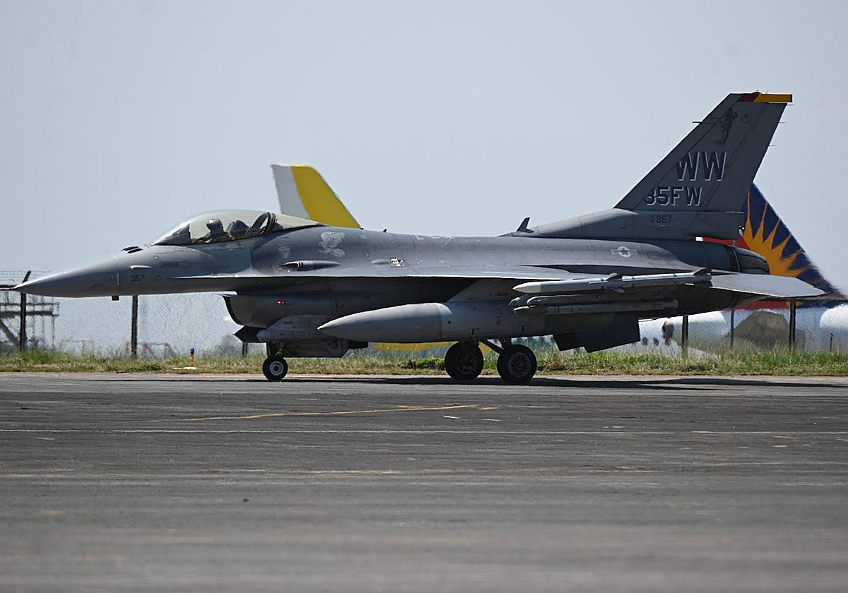 Un caza F-16