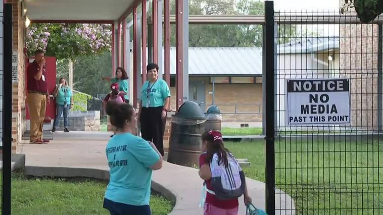 Un año después de la matanza en el colegio de Uvalde los padres de las víctimas piden que se regulen las armas