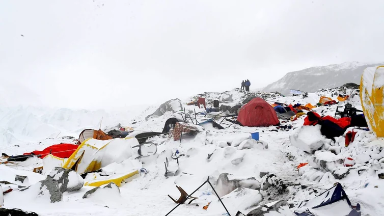 El Everest, 70 años después del primer ascenso a la cima: «Es un auténtico vertedero»