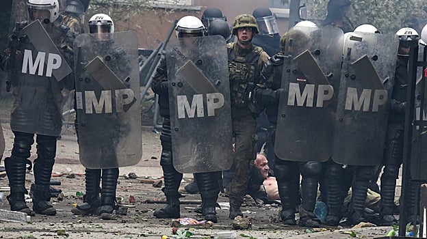 Militares de la KFOR en Kosovo