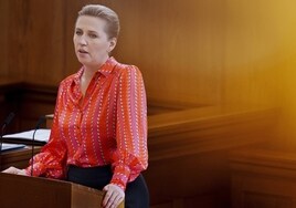 La primera ministra danesa pronuncia un discurso escrito por el ChatGPT y nadie se entera