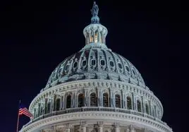 El Senado de EE.UU. aprueba elevar el techo de deuda y evita la suspensión de pagos del país