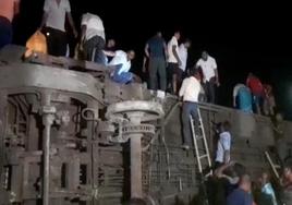 Al menos 207 muertos y 850 heridos en un accidente de tren en la India