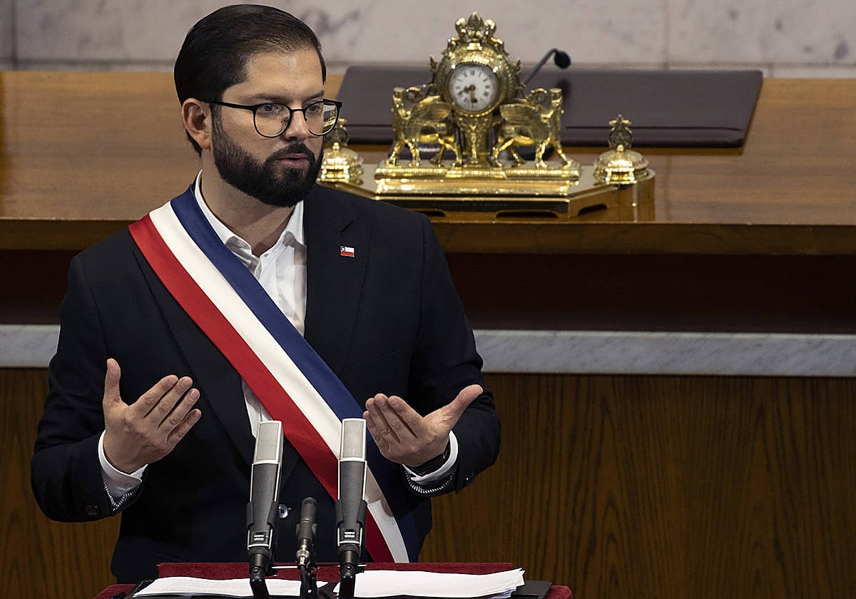 El presidente de Chile, Gabriel Boric, comparece ante el Parlamento para hacer balance de su gestión