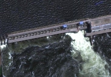 Los ingenieros, sobre la destrucción de la presa de Khakovka: «El agua cae con la energía potencial que la presa tiene acumulada y puede arrasar todo lo que encuentre a su paso»